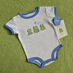 NWT 9-12M Baby BOYS BODYSUIT ONESIE  White + Blue trim + GREEN LITTLE FROGS (Q6)